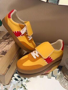 SHEIN Yellow, Red & Brown Colorblock Casual Sneakers
